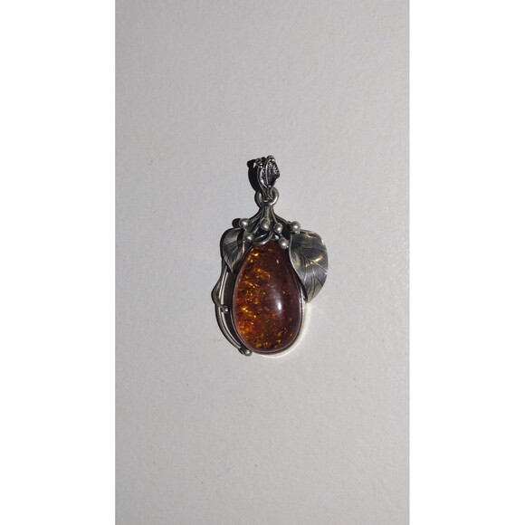Beautiful Vintage Sterling Silver Amber Pendant - Delicate Vine Detailing - Picture 3 of 11